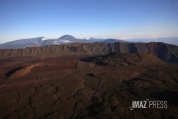 illustration volcan et plaine des sables