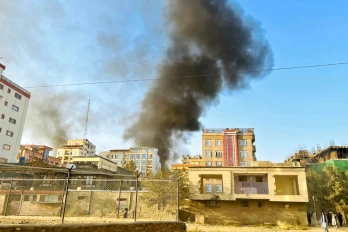 La fumée d'explosions au-dessus de Kaboul le 15 octobre 2025