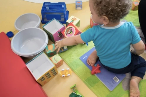 Le collectif "Pas de bébés à la consigne" qui rassemble une cinquantaine d'organisations syndicales et d'associations appelle les professionnels de la petite enfance à se mettre en grève mardi pour dénoncer le manque de personnel et la dégradation des conditions d'accueil ( AFP / Thomas SAMSON )