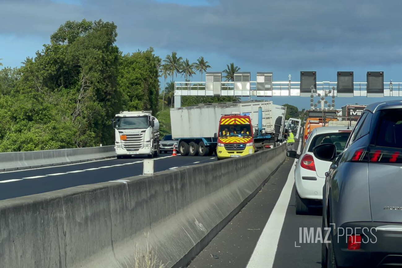 SainteSuzanne collision spectaculaire entre une voiture et un poids