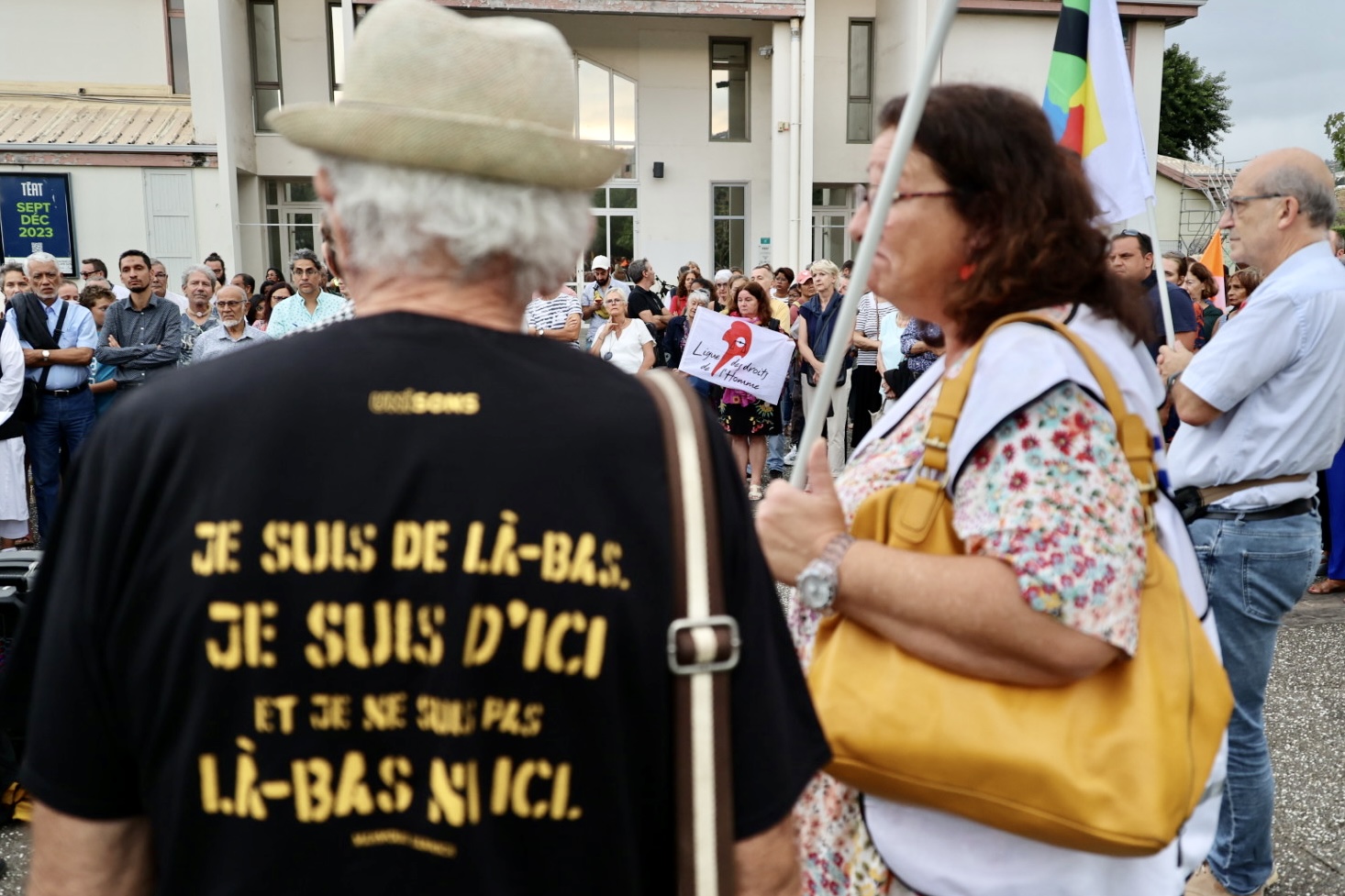 Saint-Denis : Rassemblement En Hommage Au Professeur Dominique Bernard