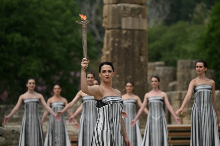 Jo 2024 Le Relais De La Flamme Olympique A Commencé Après Son Allumage En Grèce 8944