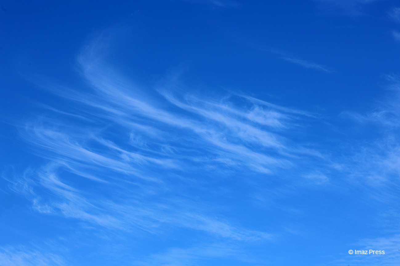 Le ciel bleu persiste