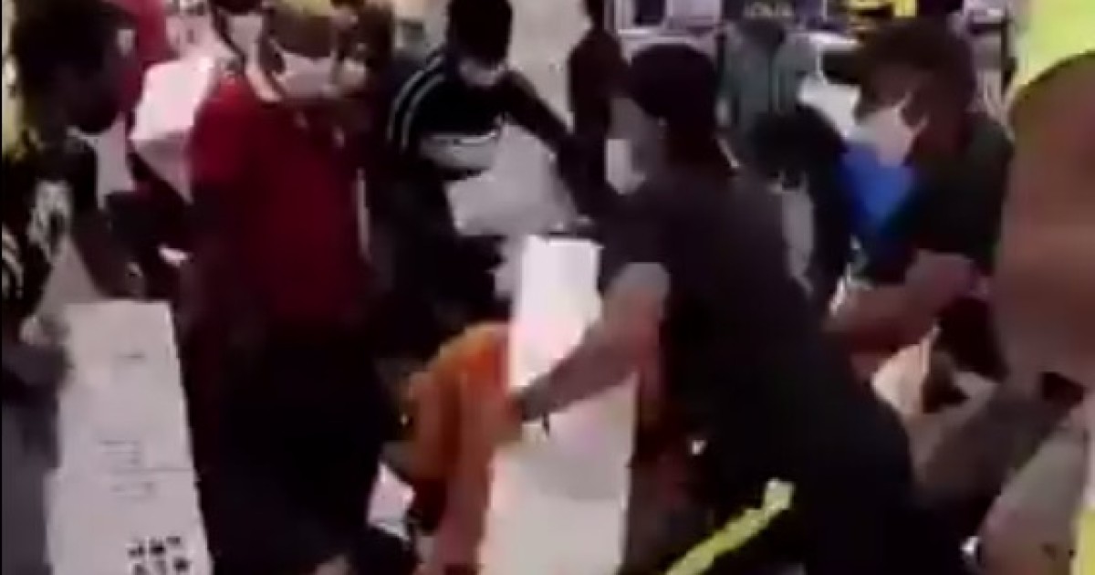 SainteClotilde ruée sur des enceintes connectées à Carrefour