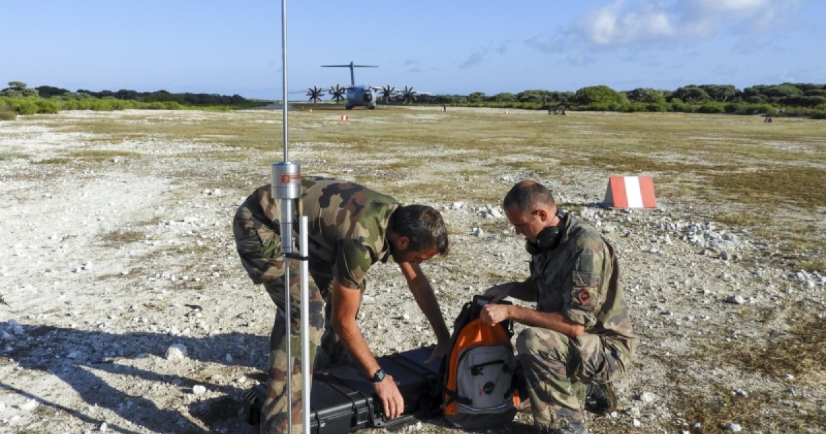 photos-les-militaires-r-habilitent-les-pistes-d-atterrissage-dans-les