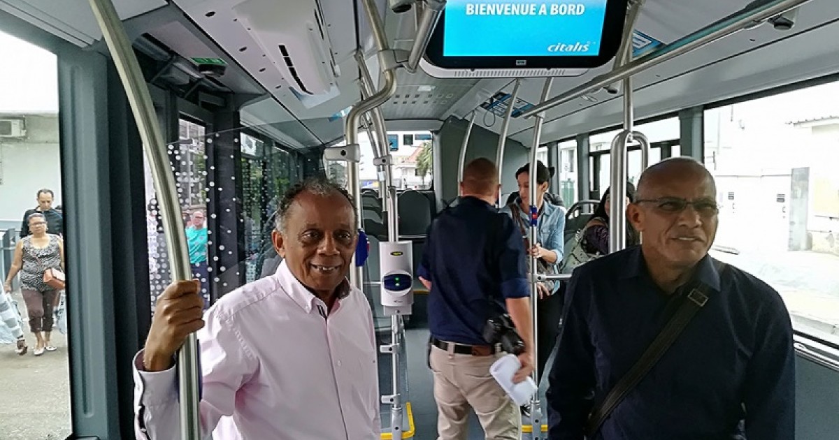 Saint-Denis - Gilbert Annette prend le bus