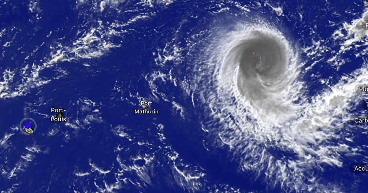 Dudzai débute une phase d'affaiblissement, son passage au plus près de La Réunion prévu en début de semaine prochaine