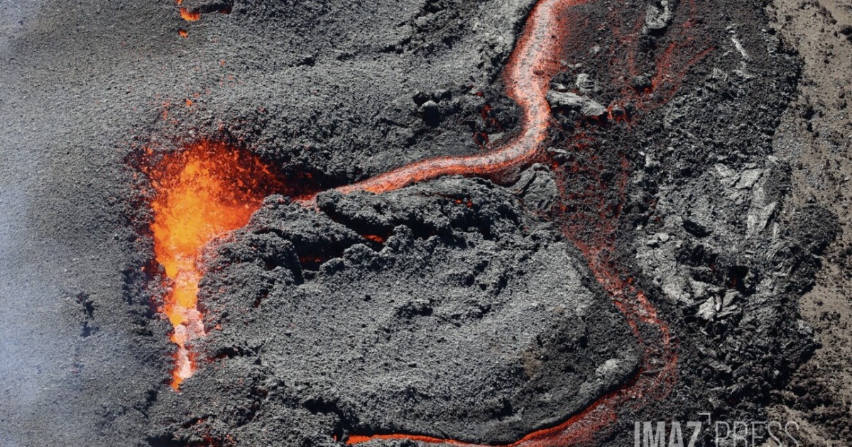 Piton de la Fournaise après trois semaines d'éruption, l'activité se