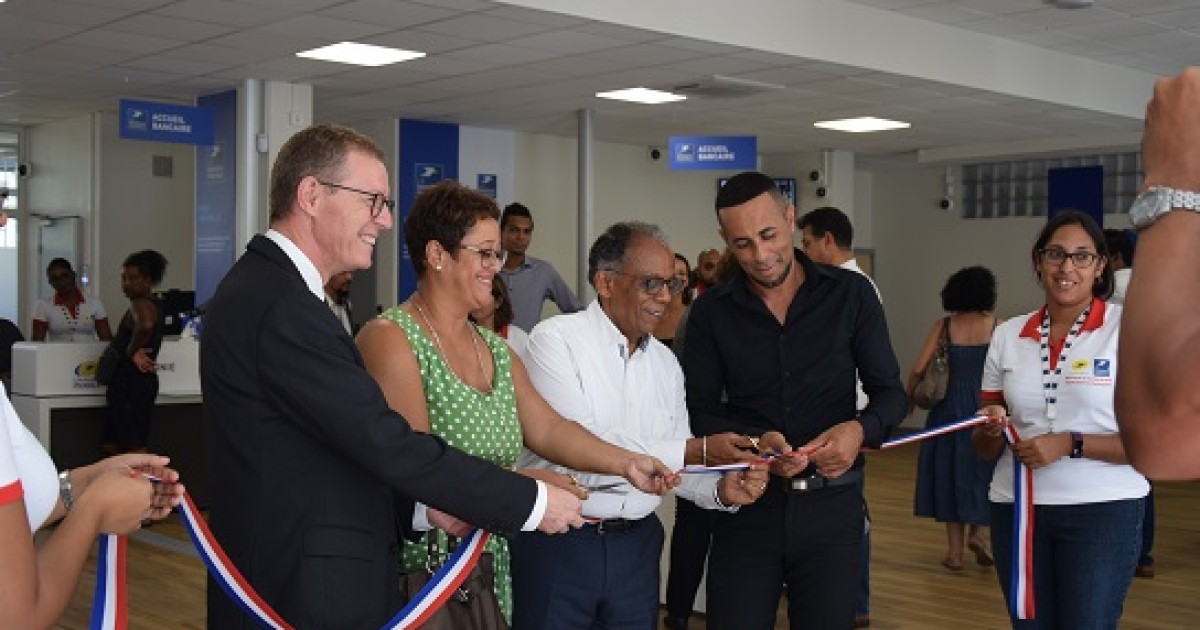 Inauguration du bureau de poste de SaintDenis Les Flamboyants