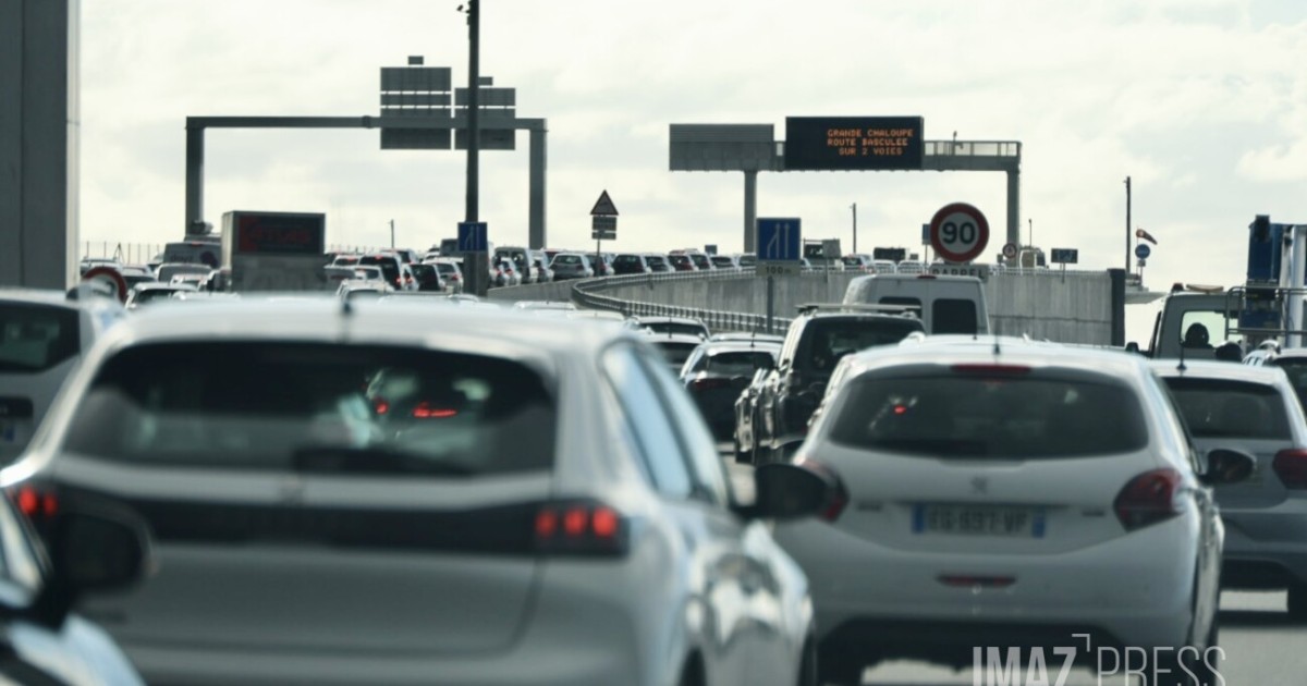 Accident sur la NRL : collision entre une voiture et une moto, importants embouteillages en direction de Saint-Paul