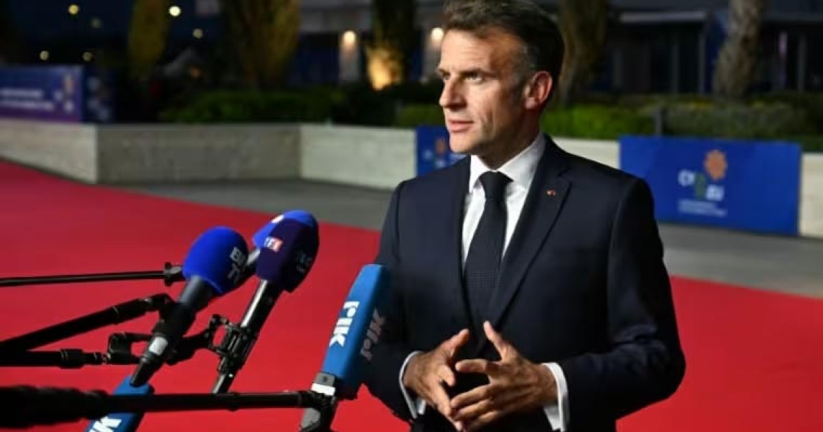 Macron va s'éloigner de la politique, sans injurier l'avenir
