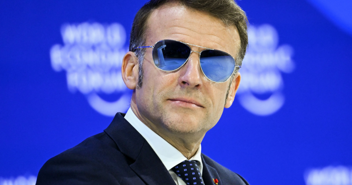 Insolite : un trésor vieux de 450.000 ans, une très vieille peinture, le buzz des lunettes de Macron