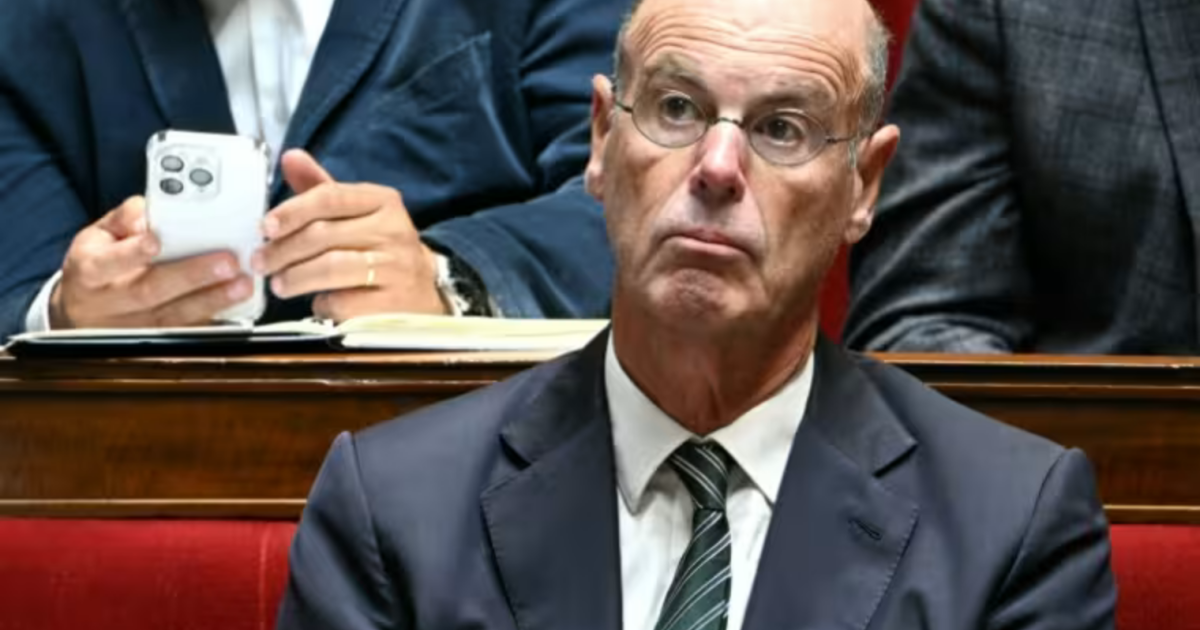 Lombard maintient que des milliers de Français aisés échappent à l'impôt sur le revenu