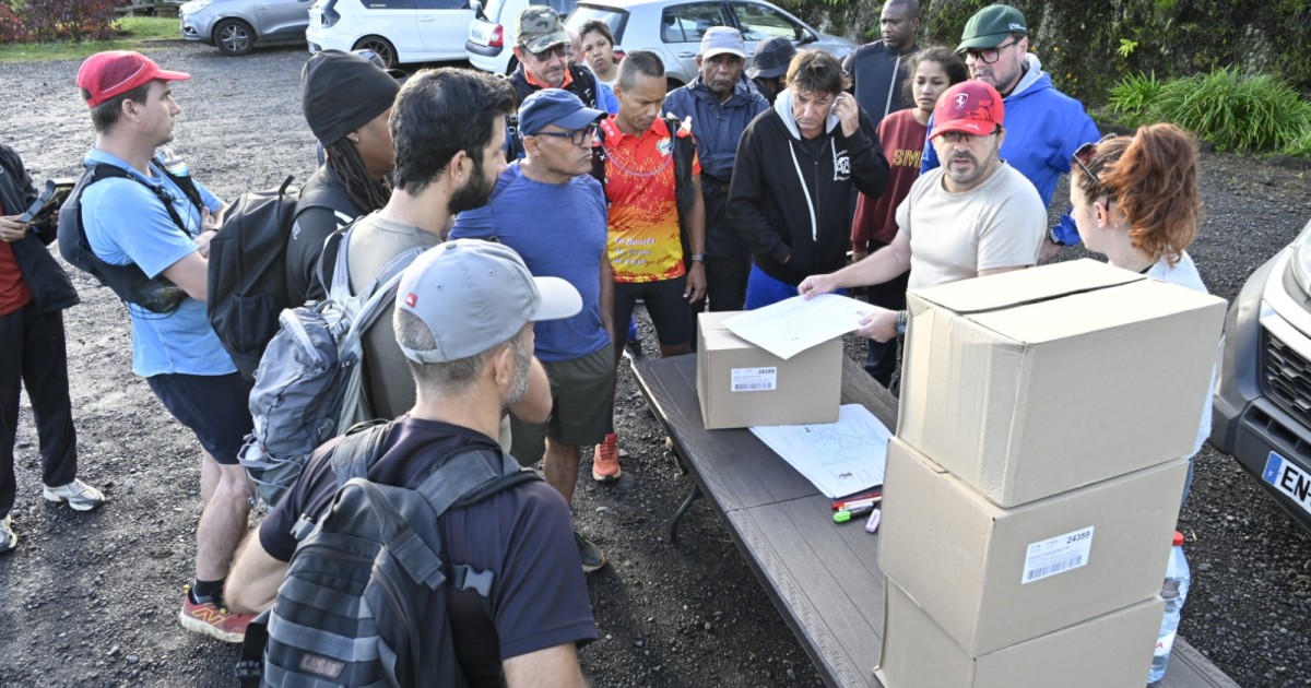 [PHOTOS] Disparition de Nicolas Aulezy : de nombreuses personnes regroupées à Piton Fougère pour le retrouver