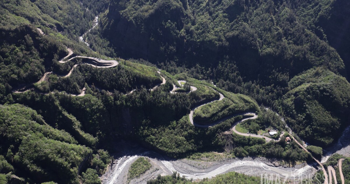 Ilet à Cordes à Cilaos : le poids lourd en panne dégagé, la circulation est rétablie