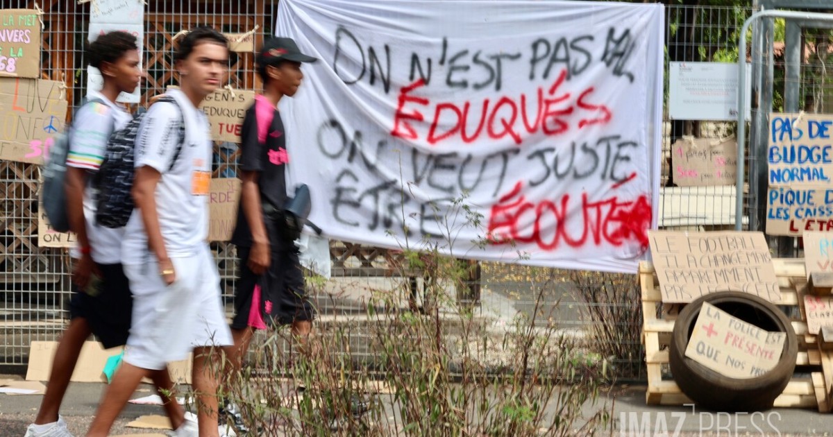 "Acte IV" de la mobilisation : près de 200 élèves rassemblés devant le lycée Louis Payen à Saint-Paul