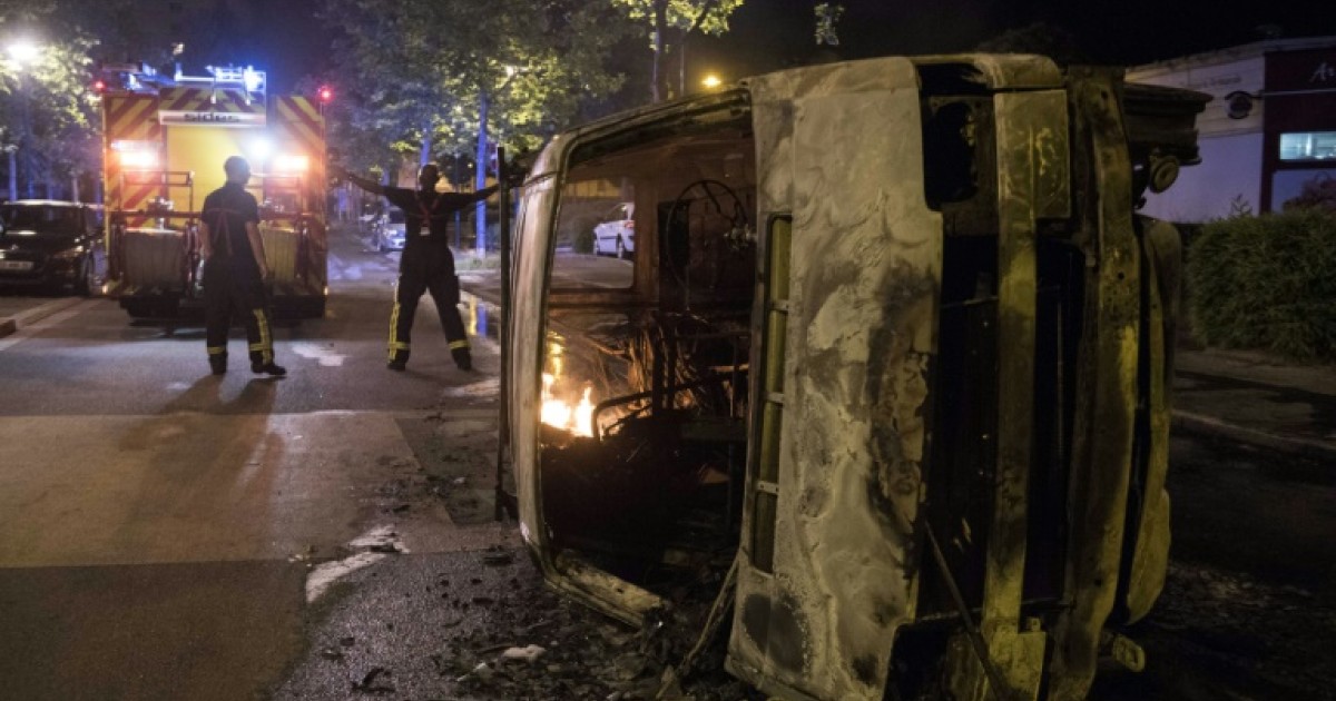 Nouvel An : plus de 1.000 véhicules brûlés mais des "violences urbaines" limitées