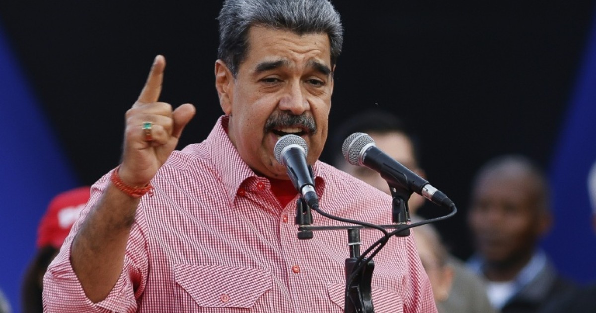 Maduro évite de confirmer la présumée attaque américaine sur le sol vénézuélien, se dit "prêt" à des négociations