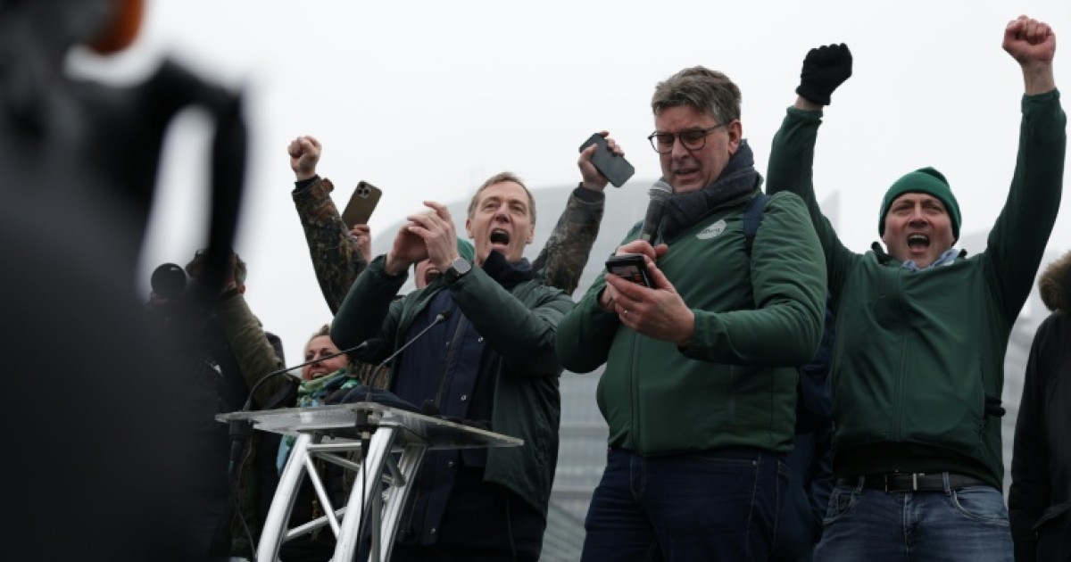 Mercosur: hourras et émotion des agriculteurs devant le Parlement européen