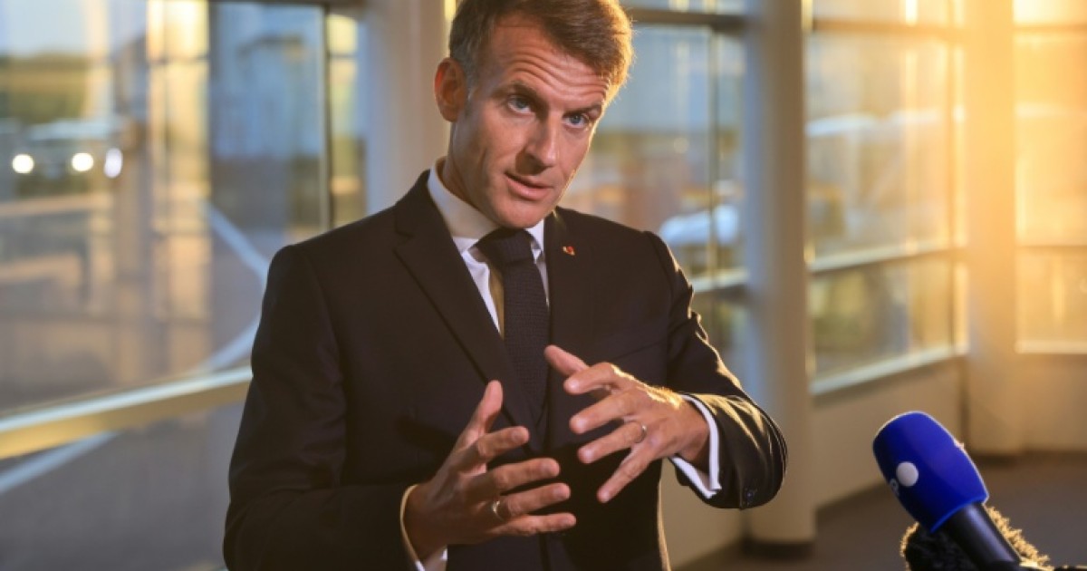 Saint-Pierre-et-Miquelon est "français"  répond Macron à Trump à son arrivée dans l'archipel