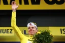 Le maillot jaune Tadej Pogacar, vainqueur de la première des deux arrivées à l'Alpe d'Huez, lors de la 20e étape, le 25 juillet 2026