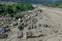 Des habitations ensevelies sous la boue après des inondations soudaines survenues à Trishuli Bazar, dans le district de Nuwakot au Népal, le 26 août 2026 ( AFP / Prabin RANABHAT )