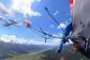 Percutée par un avion, une parapentiste survit à une chute vertigineuse