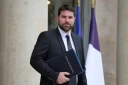 Le ministre français du Logement, Vincent Jeanbrun, quitte le palais de l'Élysée à Paris après la réunion hebdomadaire du Conseil des ministres, le 10 juin 2026 ( AFP / Ludovic MARIN )