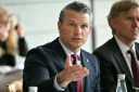Le secrétaire américain à la Défense Pete Hegseth, le 6 juin à Colleville-sur-mer, dans le Calvados 