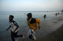 Des migrants arrivent dans l'enclave espagnole de Ceuta, le 31 juillet 2026, après l'avoir rejointe à la nage