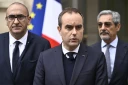 Le Premier ministre Sébastien Lecornu, au centre, s'exprime à l'issue d'une cellule interministérielle de crise, le 19 octobre 2026 à Paris