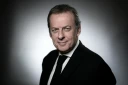 L'éditeur Olivier Nora pose lors d’une séance photo à Paris le 2 février 2018.