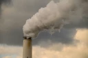 Les émissions de méthane liées aux énergies fossiles restent "à des niveaux très élevés", avertit l’Agence internationale de l’énergie, selon qui la récupération de ces rejets pourrait fournir d'énormes quantités de gaz aux marchés sous tension depuis la guerre au Moyen‑Orient
