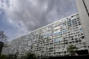 L'immeuble Mouchotte, conçu par l'architecte français Jean Dubuisson et inauguré en 1966 dans le cadre du projet de rénovation urbaine Maine-Montparnasse, le 5 avril 2026 à Paris