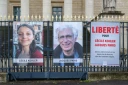Les portraits de Cécile Kohler et Jacques Paris, devant l'Assemblée nationale à Paris le 11 mars 2026