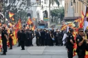 Le roi d'Espagne Felipe VI (C) salue la foule à son arrivée dans l'enclave de Ceuta, le 13 octobre 2026 