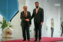 Photo fournie par l'agence de presse syrienne Sana le 25 juillet 2026 montrant le secrétaire général de l'ONU, Antonio Guterres (G) serrant la main du président syrien Ahmad al-Chareh (D) au palais présidentiel à Damas