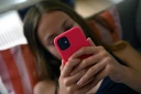 Un avis de l'Agence nationale de sécurité sanitaire (Anses) a clairement alerté sur le danger des réseaux sociaux pour la santé mentale des adolescents, pointe Laure Miller