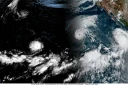 Vue satellite des trois ouragans Lowell, Karina et Marie au-dessus de l'océan Pacifique le 2 septembre 2026 (images de la NOAA, l'Agence américaine d'observation océanique et atmosphérique