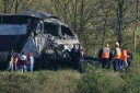Des pompiers et policiers sur le site d'une collission entre un TGV et un camion à un passage à niveau à Bully-les-Mines, entre Béthune et Lens, le 7 avril 2026 dans le Pas-de-Calais