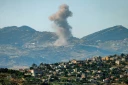 La fumée d'une frappe aérienne israélienne sur le sud du Liban, vue depuis l'autre côté de la frontière, en Haute Galilée, dans le nord d'Israël, le 19 juin 2026