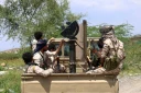 Des forces gouvernementales yéménites soutenues par l'Arabie saoudite dans un camion militaire sur le front de Jabal Han, à l'ouest de la ville de Taëz, le 3 octobre 2026