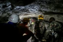 L’armée népalaise mène une opération de recherche et de sauvetage dans le tunnel de la centrale hydroélectrique de Chilime, plusieurs jours après les crues soudaines et les glissements de terrain meurtriers survenus dans le district de Rasuwa, au Népal, le 10 septembre 2026