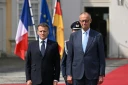 Le chancelier allemand Friedrich Merz et le président français Emmanuel Macron (g) à Brühl, dans l'ouest de l'Allemagne, le 17 juillet 2026, avant un Conseil des ministres franco-allemand
