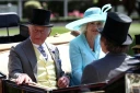 Le roi Charles III et la reine Camilla arrivent en calèche au meeting hippique Royal Ascot, à l'ouest de Londres, le 19 juin 2026