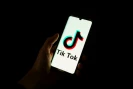 Le réseau social TikTok a annoncé  qu'il suspendait la fonction de sa nouvelle application TikTok Lite qui récompense les utilisateurs pour le temps passé devant les écrans