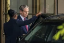 Le secrétaire américain au Trésor Scott Bessent quitte son hôtel pour se rendre à une réunion avec des responsables chinois sur les droits de douane à Genève, le 10 mai 2025