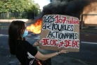 Une manifestante lors d'une journée d'appel au blocus des lycées en France, à Lille le 1er octobre 2026