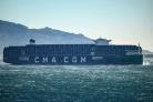 Le porte-conteneurs "Palais Royal" de la CMA CGM, le plus grand au monde à être propulsé au gaz liquéfié, le 14 décembre 2023 à Marseille 