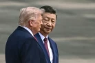 Le président chinois Xi Jinping (d) et le président américain Donald Trump lors d'une cérémonie d'accueil au Grand Palais du Peuple à Pékin, le 14 mai 2026